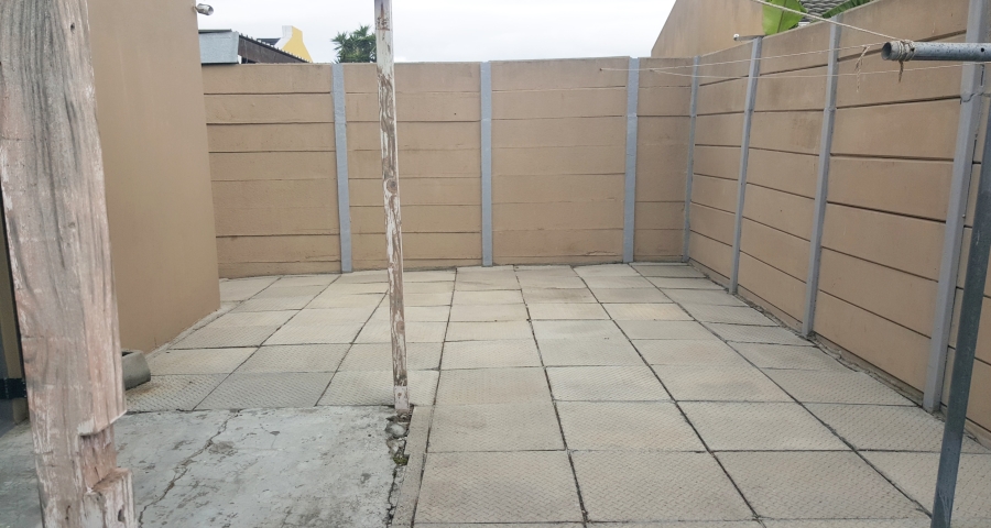 To Let 1 Bedroom Property for Rent in Wetton Western Cape